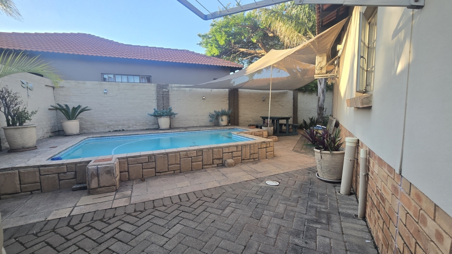 3 Bedroom Property for Sale in Waterkloof East North West